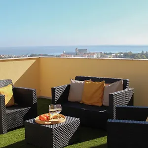  Apartment One Bedroom With Stunning River Views And Private Rooftop!